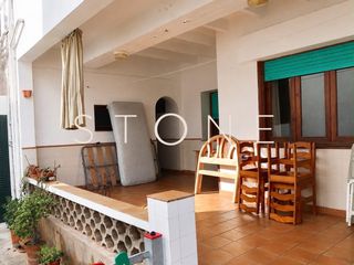 Appartamento in Es Castell. Planta baja con gran patio privado a pocos pasos de cales fonts