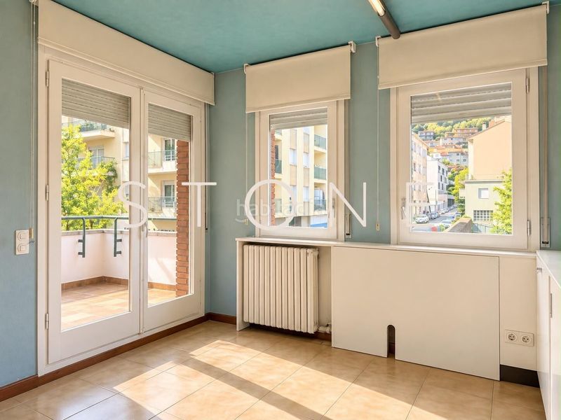 Foto a7b503fd-b36f-402c-834c-847c18f43aad. Flat with parking in Olot