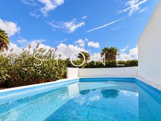 Casa a Cala Blanca. Casa con piscina privada en ciutadella
