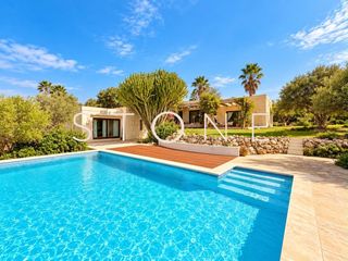 Haus in Sant Lluís-S´Ullestrar-Torret. Exclusiva villa con vistas panorámicas al mar y encanto menorquí