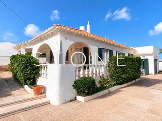 House in Biniancolla-Punta Prima. Chalet con vistas al mar en sant lluís!