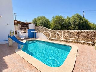 Casa in Es Castell. Casa con piscina y terraza en es castell