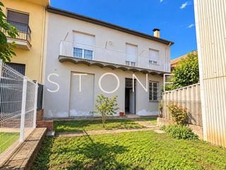 Casa a Olot. Casa con gran jardín en olot  bonavista