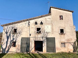 Haus in Caldes de Malavella. Exclusiva casa con gran potencial en caldes de malavella