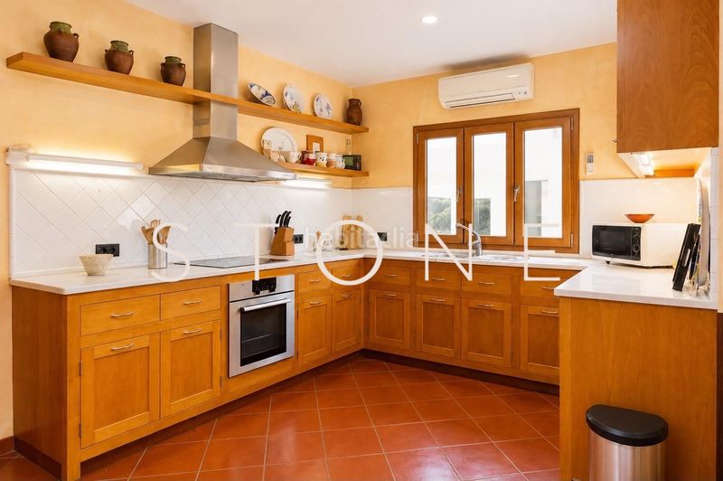 Foto a15d7cd7-3d2d-41e7-9afe-92a6bd1a406e. Casa amb calefacció aparcament piscina a Cala en Blanes Ciutadella de Menorca