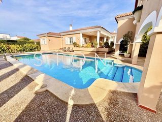 Casa a Cala en Blanes. Casa con piscina en cala en blanes