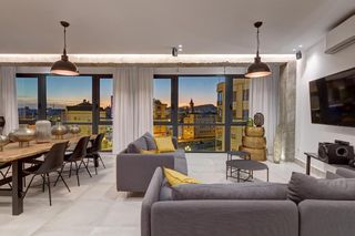 Rent Flat  Calle puerta nueva. Amplio apartamento de 2 dormitorios y 2 baños en málaga