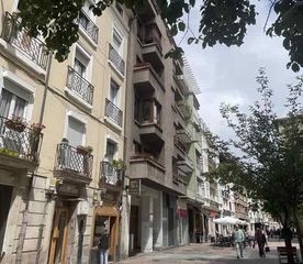 Pis a Calle de la fundadora de las siervas de jesús 3. Amplio piso en vitoria  lovainaaranzabal a reformar