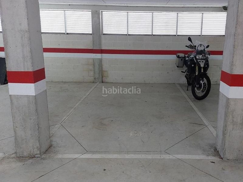 Foto f826b29b-f84e-4cb8-9577-491abdf52e1e. Posto auto in Aia