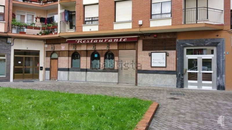 Foto 2167fc84-73f6-48e9-bbcf-137977de4098. Edificio en calle landaluze 2 en Llodio