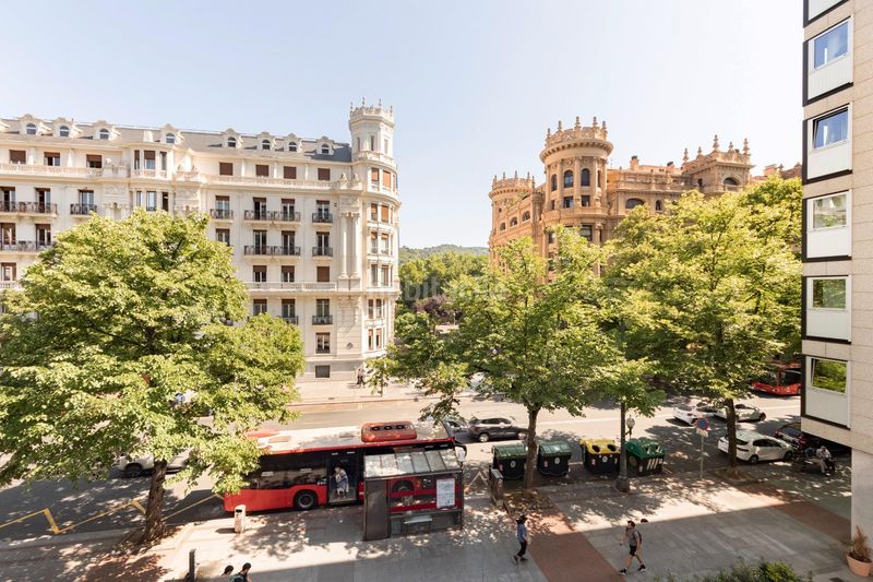Foto db4943df-6438-4459-8c1e-76d319281f99. Oficina a gran vía don diego lópez de haro 63 a Campuzano Bilbao