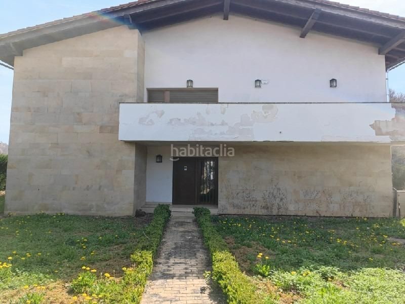 Foto cf78b53e-d418-47be-81d2-44634f8b0255. Chalet en calle de añureta 11 en Zuia