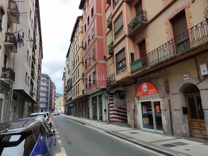 Foto dbb20917-2ceb-451f-a0ba-027c36dbb9dd. Local comercial a calle oarso a Pasaia