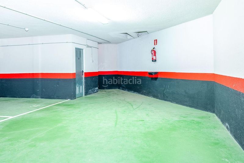 Foto 5681254c-76f1-4cf6-aa4e-9469cb9f01cb. Aparcament cotxe a Sopela