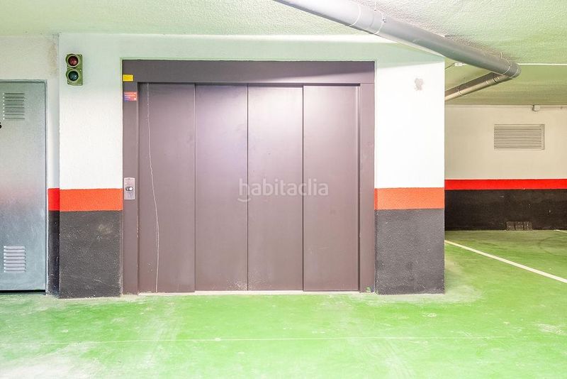 Foto daa26a72-d656-488a-a11a-276e9442403d. Aparcament cotxe a Sopela