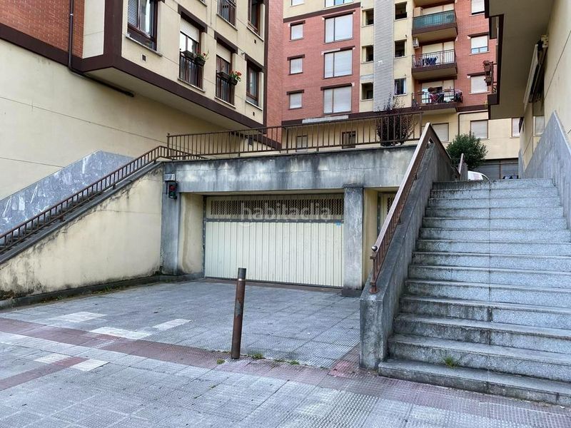 Foto ad721260-64ee-4e92-a7af-031c1b972373. Parking coche en Berriz