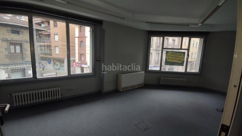 Foto 377aab83-5756-48b4-b9ab-3155ab6f1df7. Local comercial en calle de nerbioi 1 en Llodio