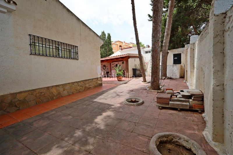 Foto 733bea6f-fcdb-4c56-8c69-c81217ff423b. House with heating parking in El Pinillo Torremolinos