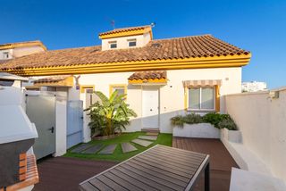 Casa adossada a Benalmádena - calle sp-11 la viñuela 51. Casa adosada zona la viñuela