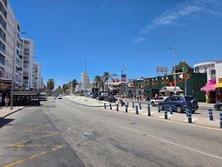 Flat  Benalmádena - avenida antonio machado. En venta dos estudios ocupados y plaza de aparcamiento cubierta.