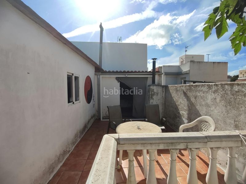 Foto eacc8dd0-8218-4369-a174-e3c0f13bc071. Casa amb xemeneia a El Rinconcillo Algeciras