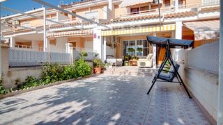 Casa adossada  Calle pintor nicolau. Vivienda de 3 dormitorios con eficiencia energética a un paso de