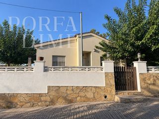 Maison  Calle montsant (c canals). Porfadime presenta casa de 2010 en can canals, piera, con 3 dorm