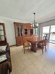 Piso  Carrer de mossèn camil rosell. 95 m², cuatro dormitorios y una ubicación privilegiada en el cen