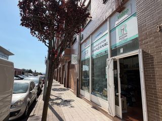 Local Comercial en Calle José María Martínez Cachero 31
