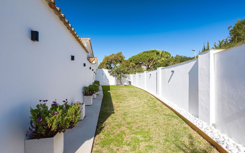 Foto 65a60358-ee33-4773-b095-9715a2c81460. Casa amb aparcament piscina a Guadalmina Alta Marbella
