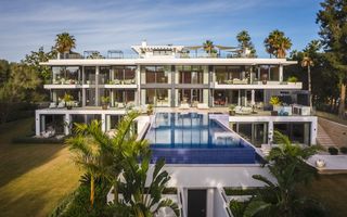 Maison à Sotogrande Costa. Una obra maestra de la elegancia moderna en kings and queens en