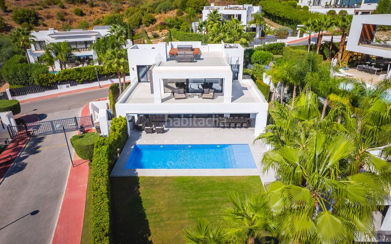 Foto 93424867-1c63-4355-bb9a-39f293e6b660. Casa villa de lujo contemporánea en una prestigiosa comunidad cerrada dentro del valle del golf en Marbella