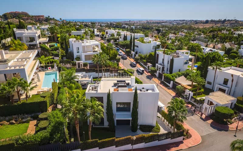 Foto a85aec98-7341-4aed-9241-b06fcc5ecb10. Casa villa de lujo contemporánea en una prestigiosa comunidad cerrada dentro del valle del golf en Marbella