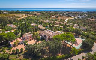 Casa a Nagüeles Alto. Elegante finca mediterránea en la capellanía, milla de oro de ma