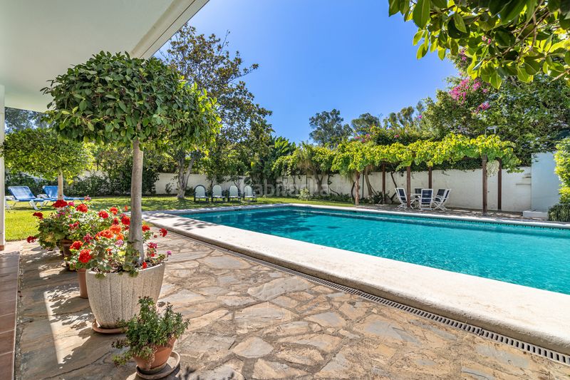 Foto 59f4cd2a-8b3b-457b-8440-6eee38e4836e. Casa amb aparcament piscina a Cancelada Estepona