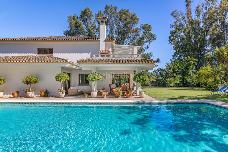 Foto bf90be2d-1ea1-4a13-aba2-4710c6e674cd. Casa amb aparcament piscina a Cancelada Estepona