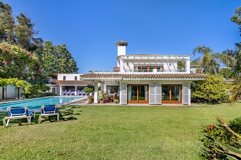 Foto f4fa507e-9d55-4b33-bdd1-a58c4264507f. Casa amb aparcament piscina a Cancelada Estepona