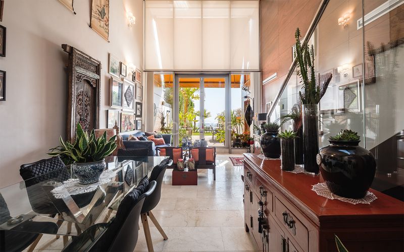 Foto d5b034f4-a3d8-4f33-a446-e19a7f919ddf. Casa adosada adosada contemporánea con vistas panorámicas en una urbanización cerrada en Benahavís