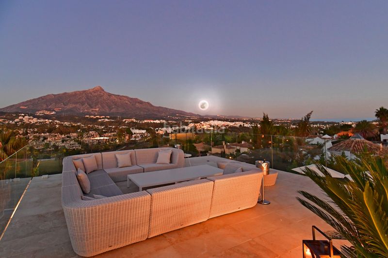 Foto 00aa4ee2-6302-439c-ac3b-5b4b24ba2f2a. Casa amb aparcament piscina a La Dama de Noche - La Alzambra Marbella