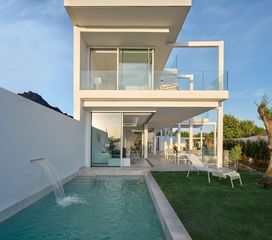Casa en Playa Bajadilla - Puertos. Villa moderna en un complejo a estrenar de solo 8 viviendas de l