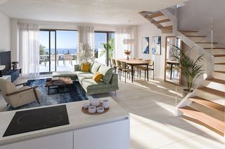 Àtic a Torremuelle. Lujoso ático dúplex con vistas frontales al mar en benalmádena