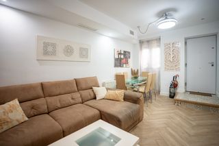 Casa  Calle maría espinosa. Preciosa casa unifamiliar en pleno corazón de estepona