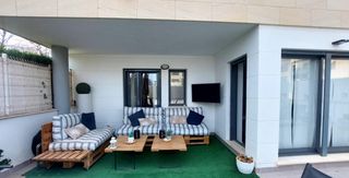 Location Rez-de-chaussée  Carrer murcia. Planta baja con gran terraza, piscina y padel comunitaria