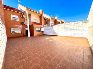Maison jumelée  Calle américa. Chalet adosado en poblete con 90m
