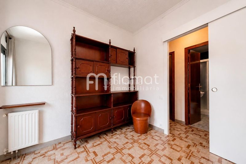 Foto f4bba6bf-1b58-4b4b-b10e-11a7f2482c01. Pis a Sants-Badal Barcelona