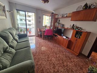 Flat in Barrio de Patraix. Piso con 4 habitaciones y cómoda plaza de garaje
