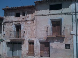 Maison jumelée  Calle milagro de calanda 10. Casa en centro calanda