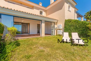 Maison jumelée  Calle jardin del golf. Elegante casa adosada de tres habitaciones en atalaya con vistas