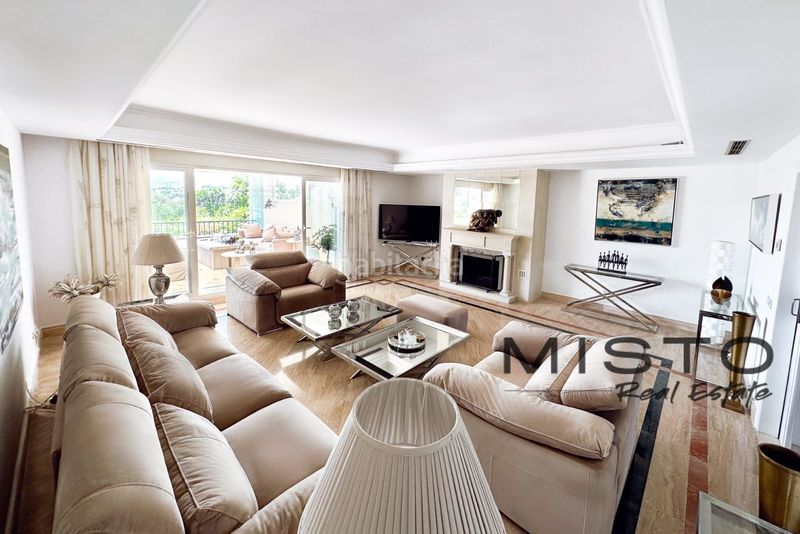 Foto 26f94153-64ee-4ac8-89d0-e625ba2a4dd5. Pis amb aparcament piscina a lomas de Marbella club Marbella