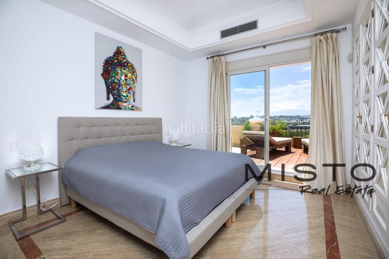 Foto 5bc0e54e-af00-42a4-95aa-294f0c4137a7. Pis amb aparcament piscina a lomas de Marbella club Marbella